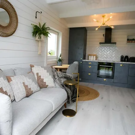 The Paddocks - Stylish, Cozy & Private Chalet *