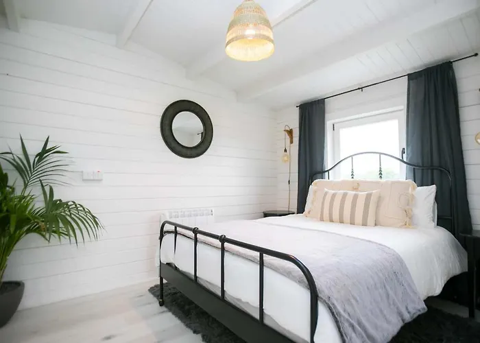 The Paddocks - Stylish, Cozy & Private Killarney